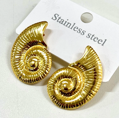 Brincos Ocean Spiral em Aço – Design de Concha Texturizada