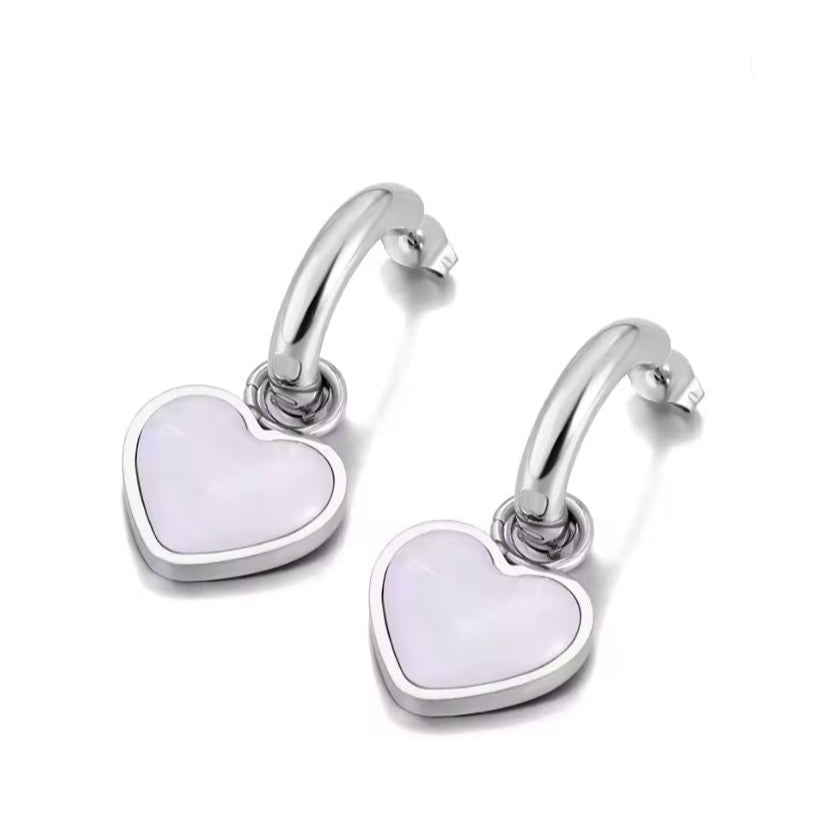Boucles d'oreilles pendantes pour femme en acier inoxydable, coquillage avec cœur.