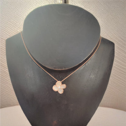 Colar de Senhora Laminado a Ouro Rosa 18K com Pendente Flor