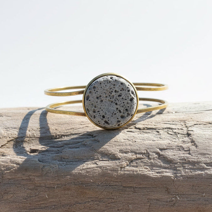 Bracelete Única com Pedra Vulcânica – Criação de Francisco