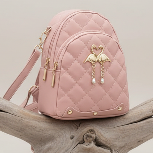 Mini Mochila Soft Pink Flamingo – Detalhes em Pérolas e Matelassé