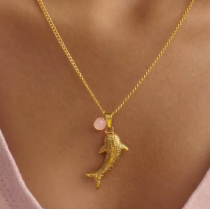 Colar Tubarão &amp; Pedra Natural em Aço Inoxidável Dourado - Mar e Vida.