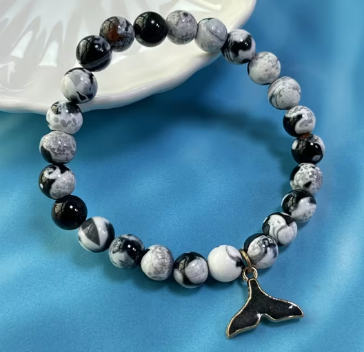 Pulseiras Oceânicas com Contas de Pedra e Pendentes Marinhos – Golfinho, Estrela-do-Mar e Cauda de Baleia