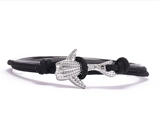 Bracelet multi-rangs en corde noire, pendentif requin-baleine argenté