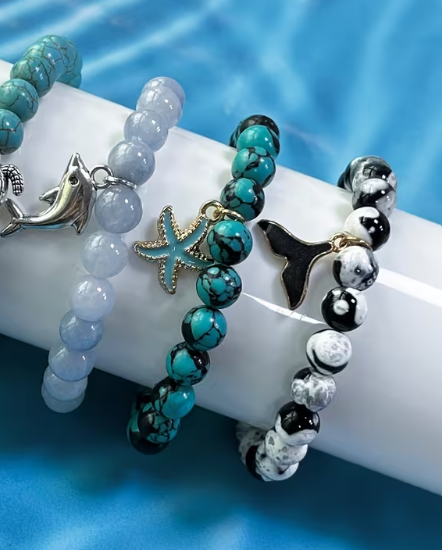 Pulseiras Oceânicas com Contas de Pedra e Pendentes Marinhos – Golfinho, Estrela-do-Mar e Cauda de Baleia