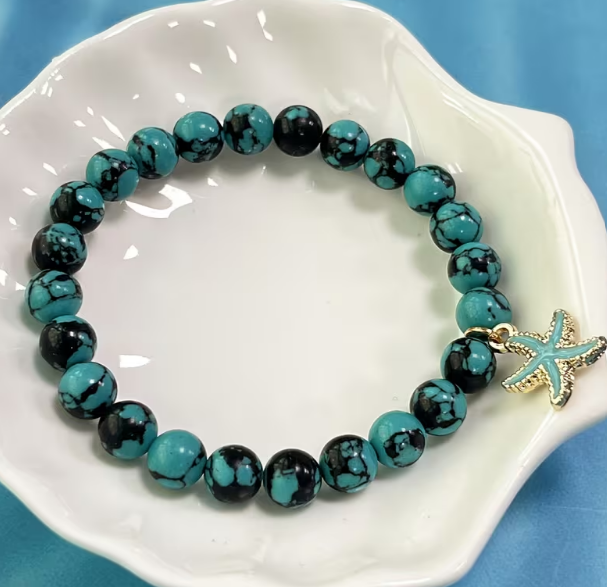 Pulseiras Oceânicas com Contas de Pedra e Pendentes Marinhos – Golfinho, Estrela-do-Mar e Cauda de Baleia