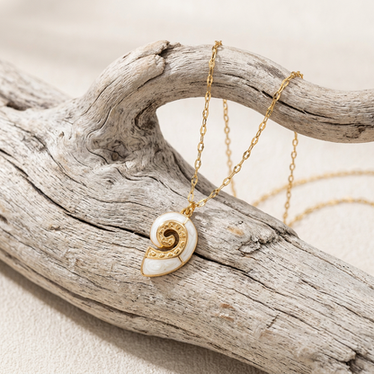 Collier tortue en acier 316L et perle – La Grâce de l'Océan en émail blanc