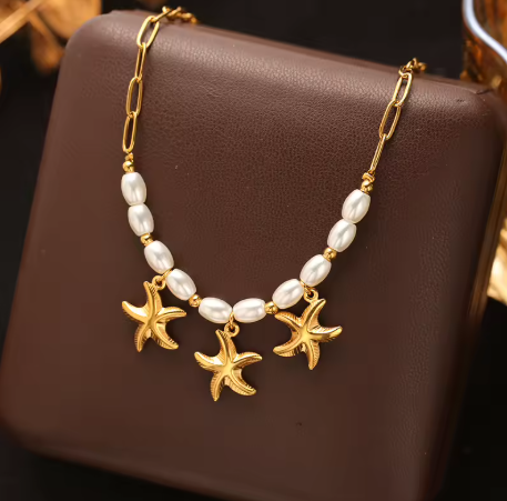 Collier tortue en acier 316L et perle – La Grâce de l'Océan en émail blanc
