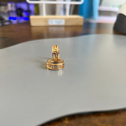 Argolas Pequenas em Ouro Laminado 10K, Tipo Versace