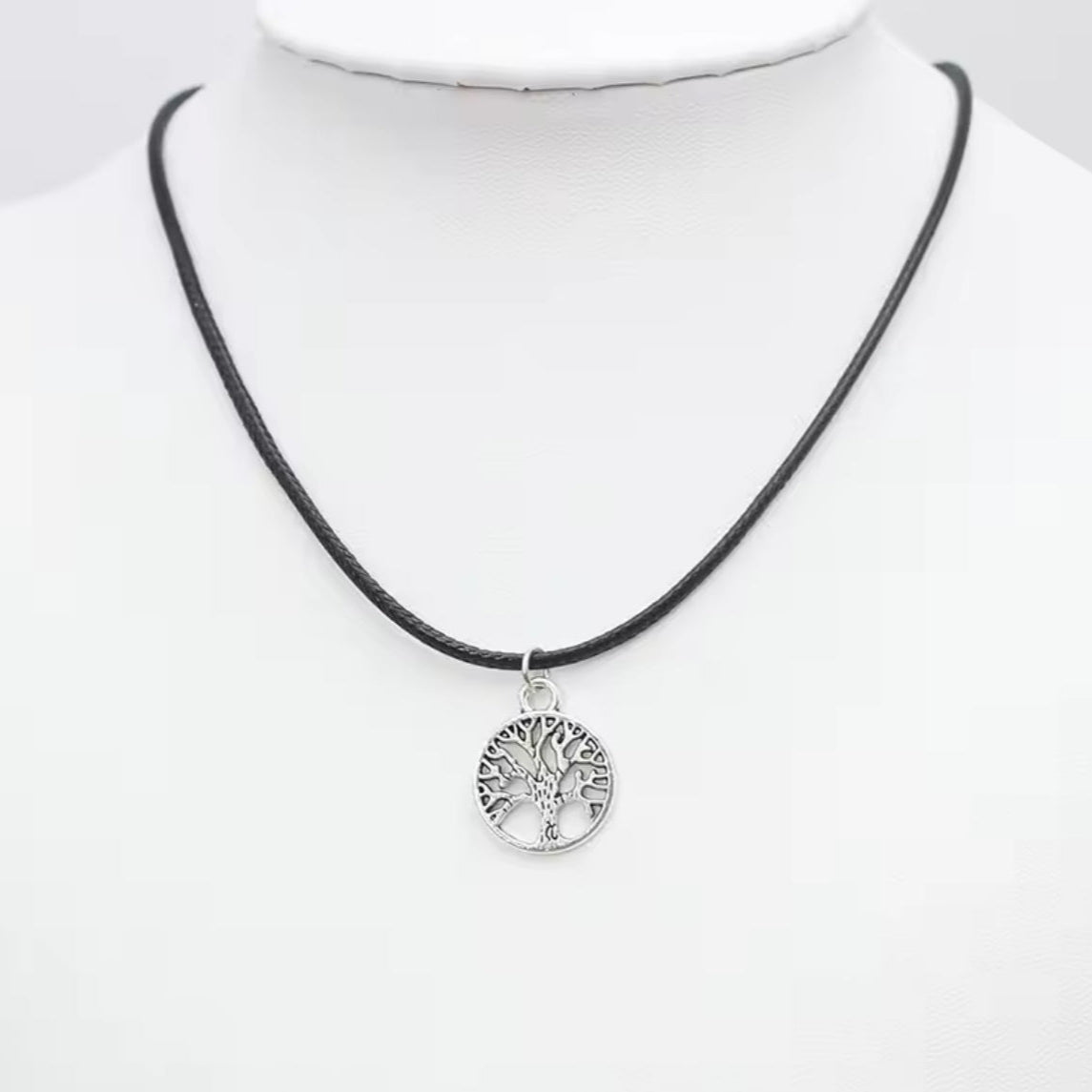 Colar de Senhora com Pingente Árvore da Vida