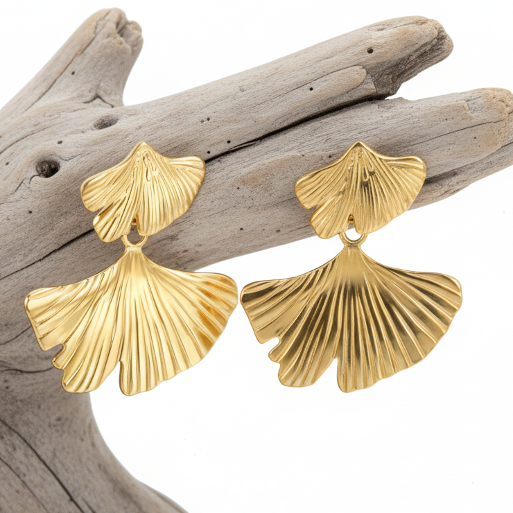 Brincos Ginkgo Leaf Gold em Aço Inox – Coleção Mar e Vida