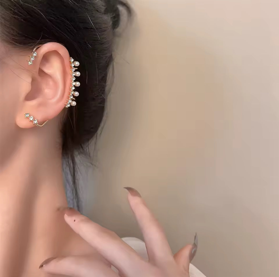 Brinco Cuff de Senhora com Zircônias em Cubo