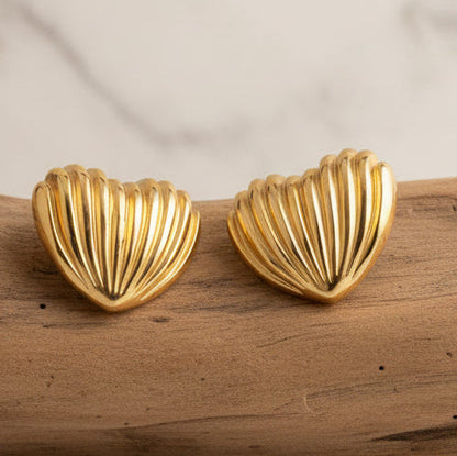 Brincos Ribbed Heart em Aço – Coração Canelado Dourado