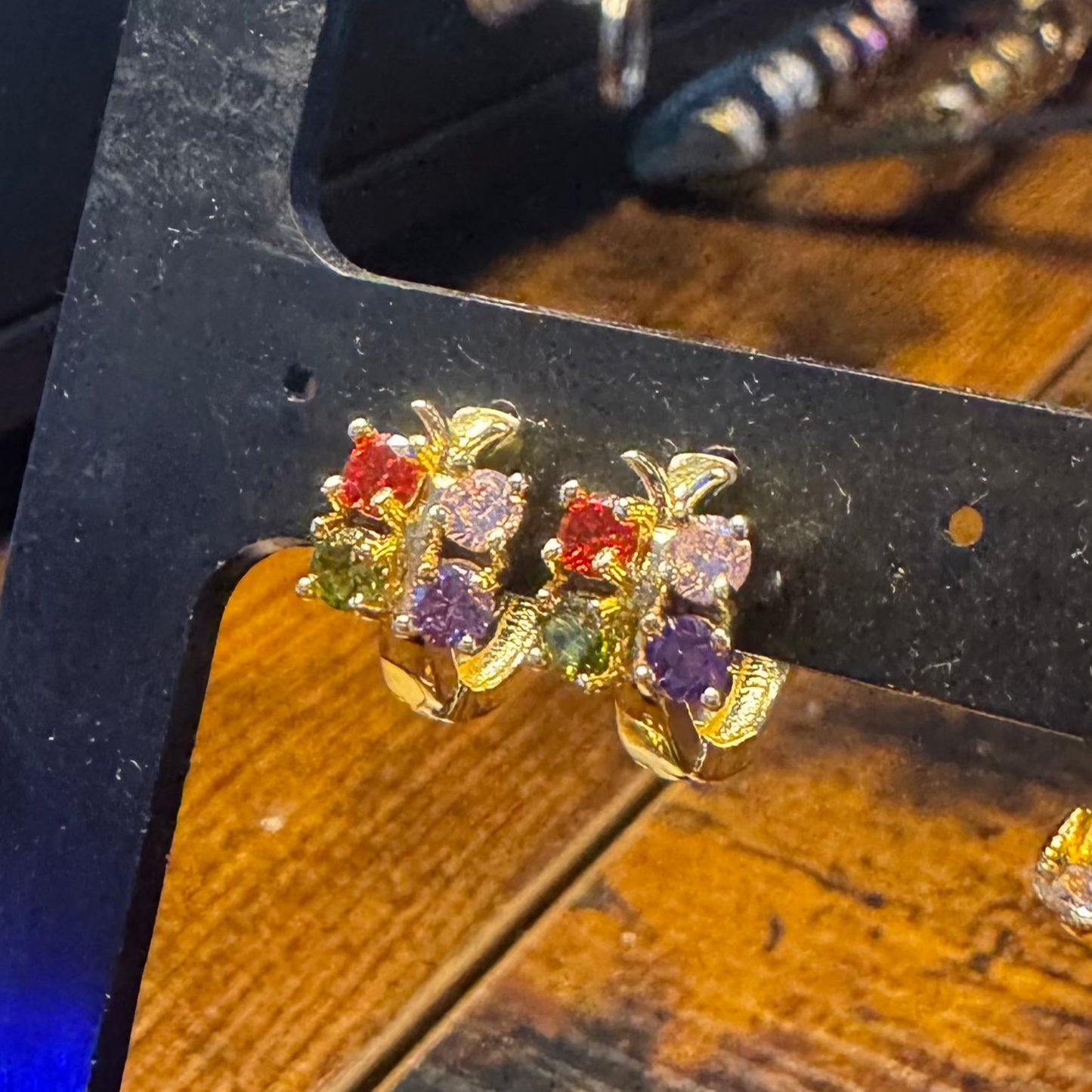 Argolas de Senhora Borboleta em Ouro Laminado 10K com Zircões