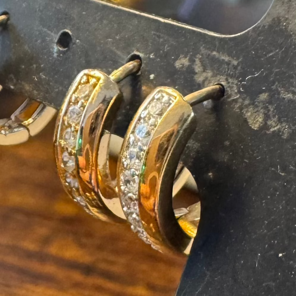 Argolas Pequenas em Ouro Laminado 18k com Topázio