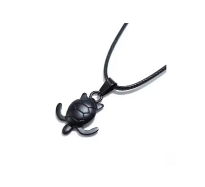 Colar Artesanal com Cordão de Couro e Pingente de Tartaruga