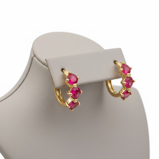 Petites boucles d'oreilles créoles en or laminé 14 carats avec rubis