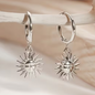 Brincos Solar Silver em Aço – O Brilho do Sol no seu Look