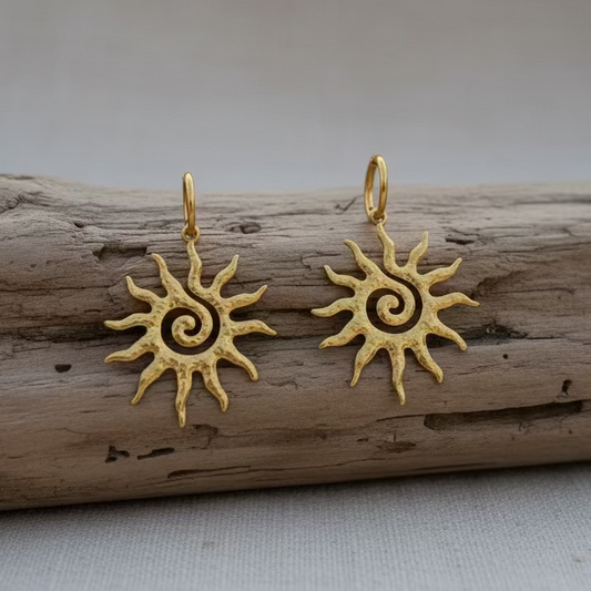 Brincos de Argola com Pendente Sol Espiral – Mar e Vida