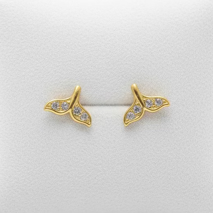 Brincos de Tarraxa Cauda de Baleia Dourado 18K - Mar e Vida
