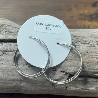 Argolas Clássicas em Ouro Laminado Branco 10k – Essencial de Luxo