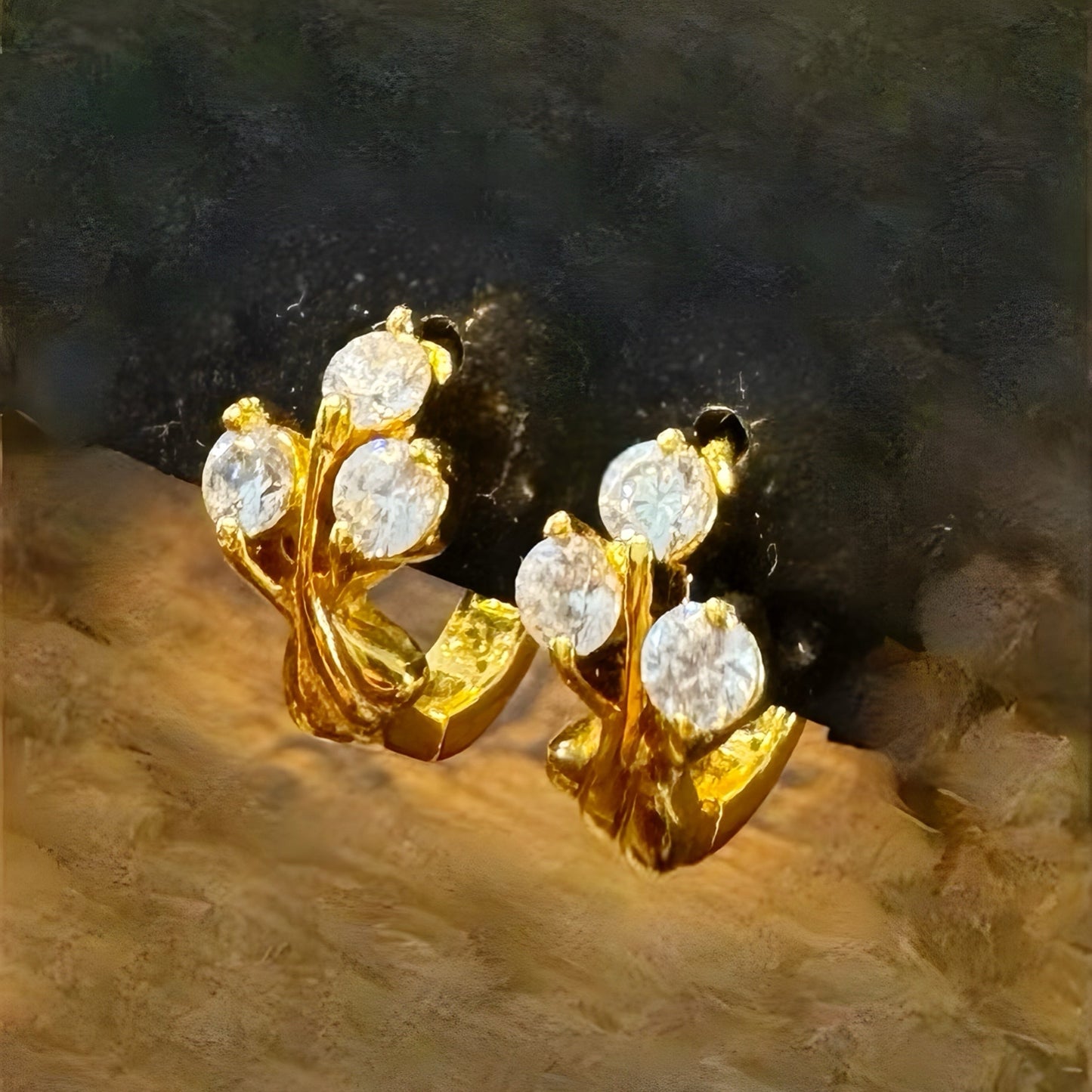 Argolas Pequenas em Ouro Laminado 10K com Zircões
