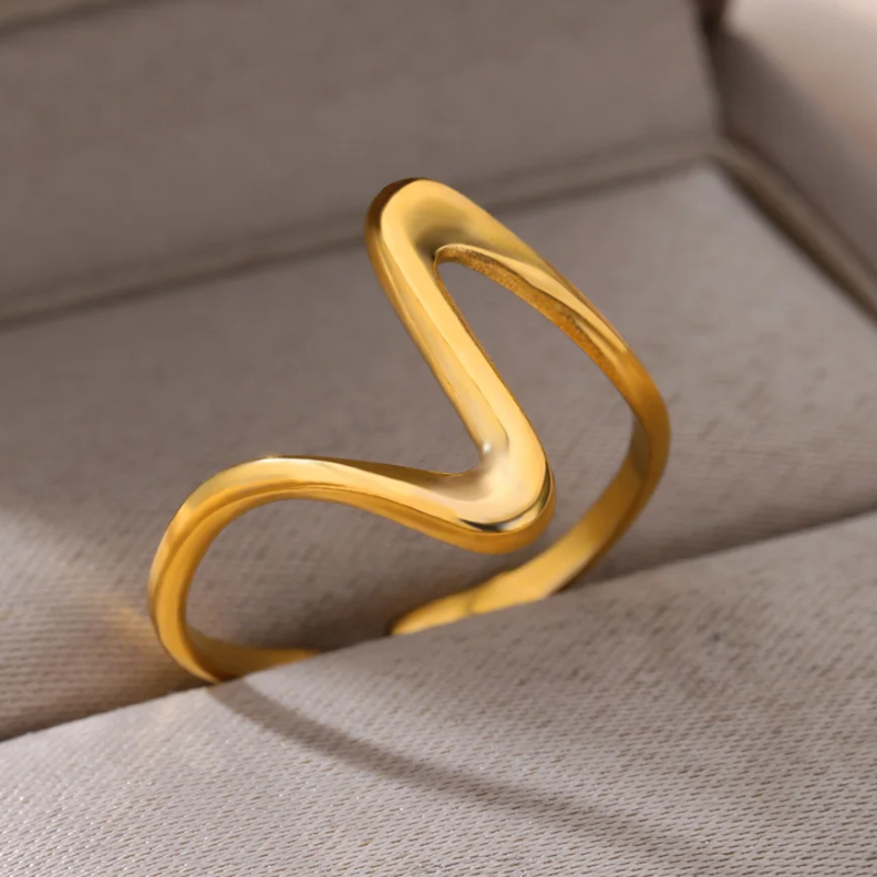 Anel Ajustável Wave Gold – Aço Inoxidável Hipoalergénico