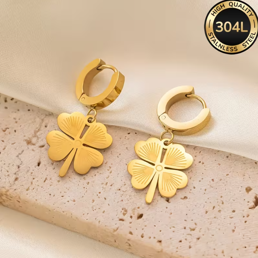 Brincos Trevo da Sorte – Elegância em Aço Dourado