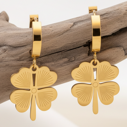 Brincos Trevo da Sorte – Elegância em Aço Dourado