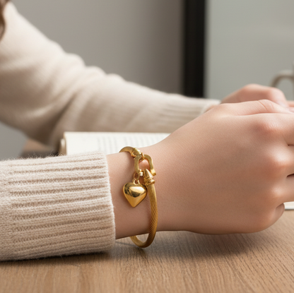 Pulseira Rígida "Nautical Heart" em Aço – Elegância com Toque Industrial