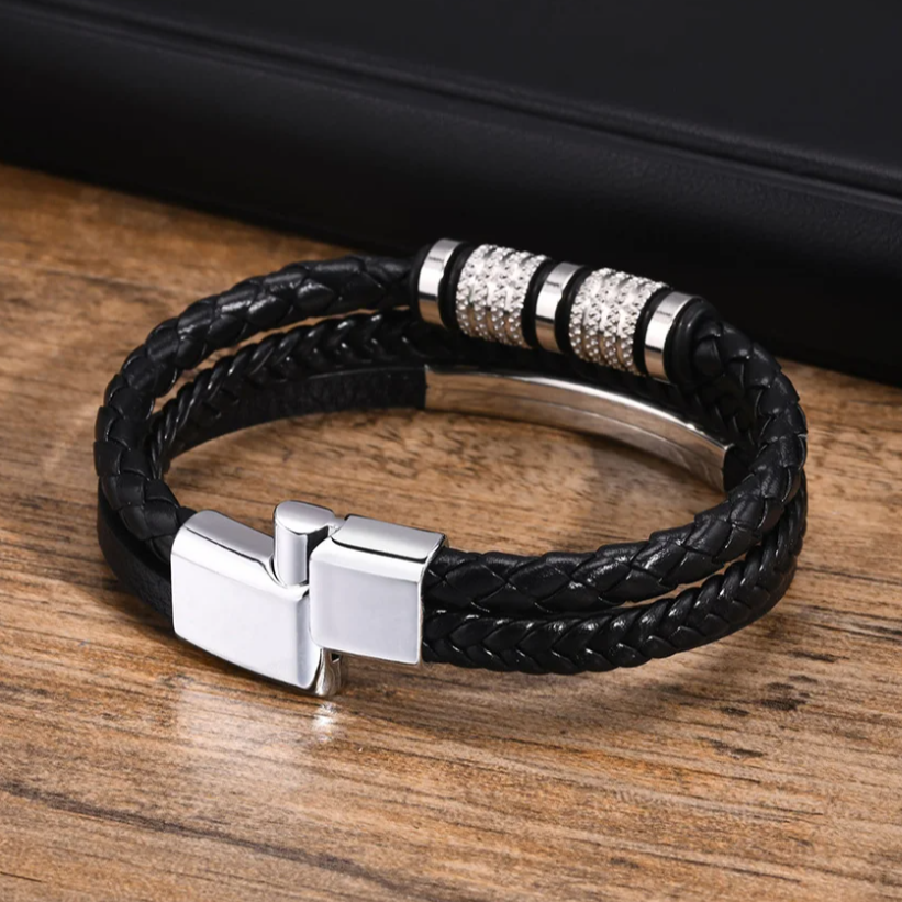Pulseira de Couro Preto Trançado Personalizada em Aço Inoxidável Prata com Santa Maria, Açores