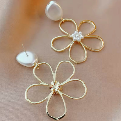 Brincos DREJEW, Pérola com Flor Caída