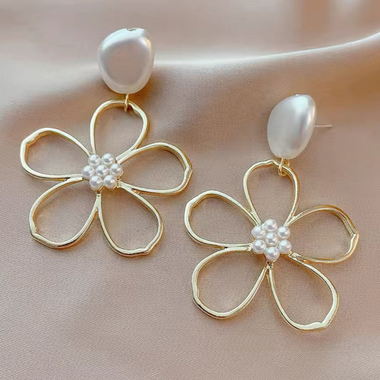 Brincos DREJEW, Pérola com Flor Caída