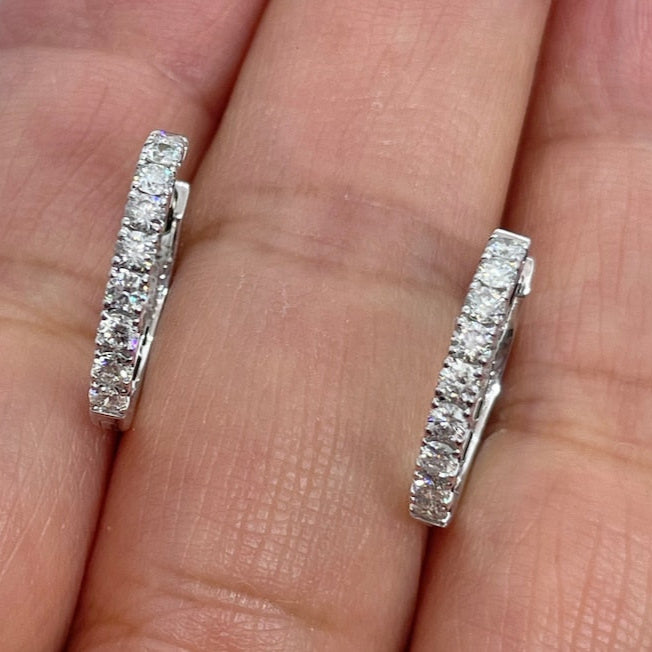 Argolas Pequenas em Ouro Laminado Branco 10k com Zircões