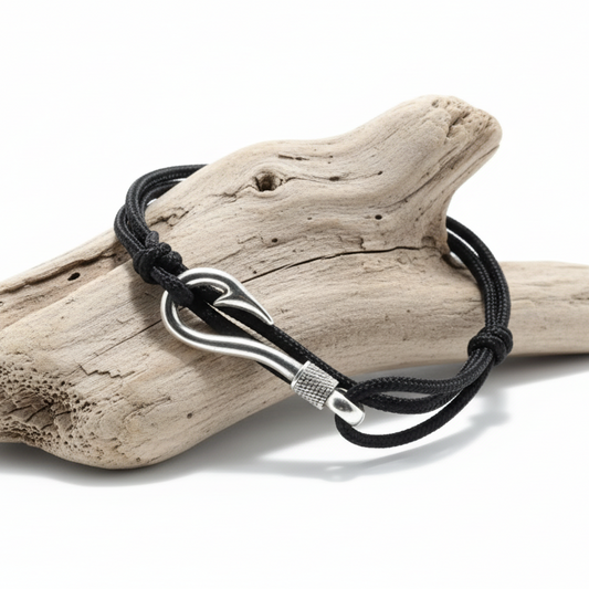 A nossa pulseira Black&Hook é a definição de estilo discreto e marcante.