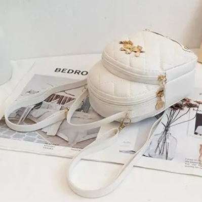 Mini Mochila "Swan Luxury" Branca – Elegância Acolchoada