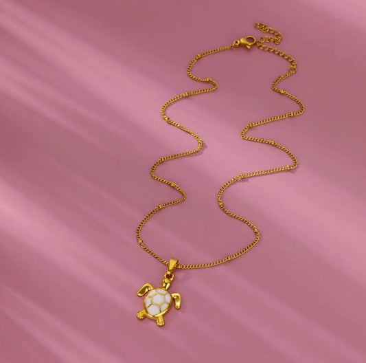 Colar de Senhora com Pingente de Tartaruga Branca em Aço Inoxidável