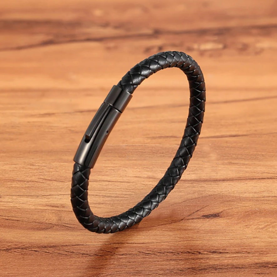 Pulseira de Couro Trançado & Aço Inox – Resistência para o Dia a Dia