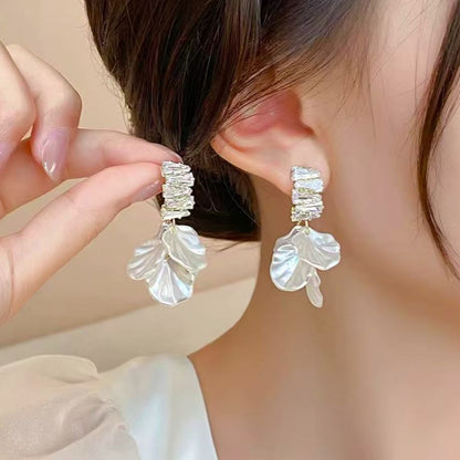 Brincos de Senhora, Concha com Pétalas Caídas